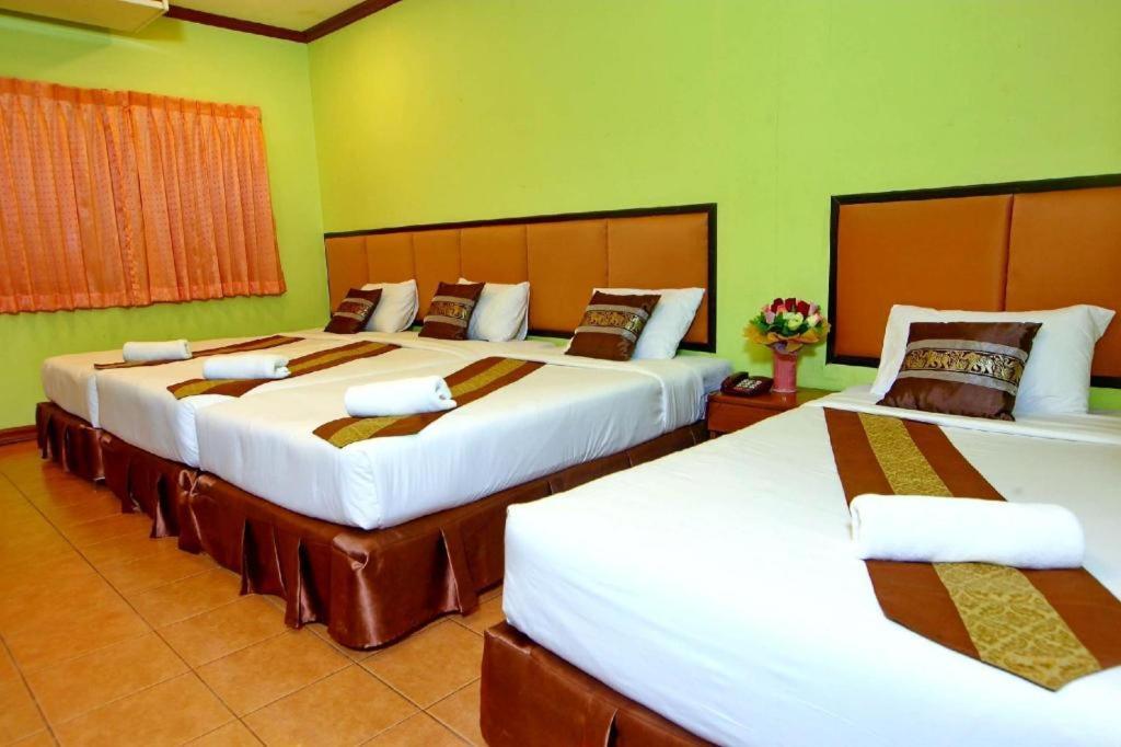 The Pine Resort Pathum Thani Exterior photo